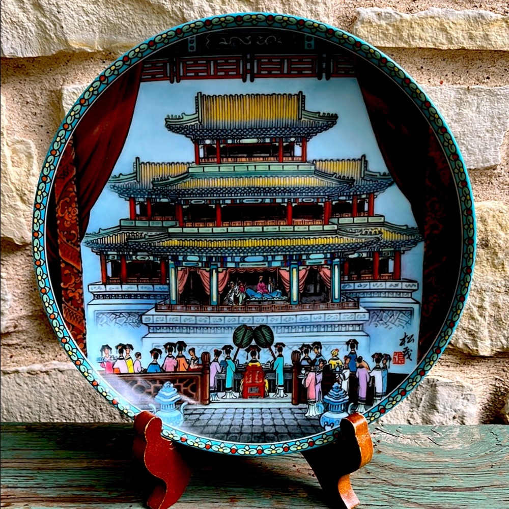 Set of Two Imperial Jingdezhen Porcelain Plates